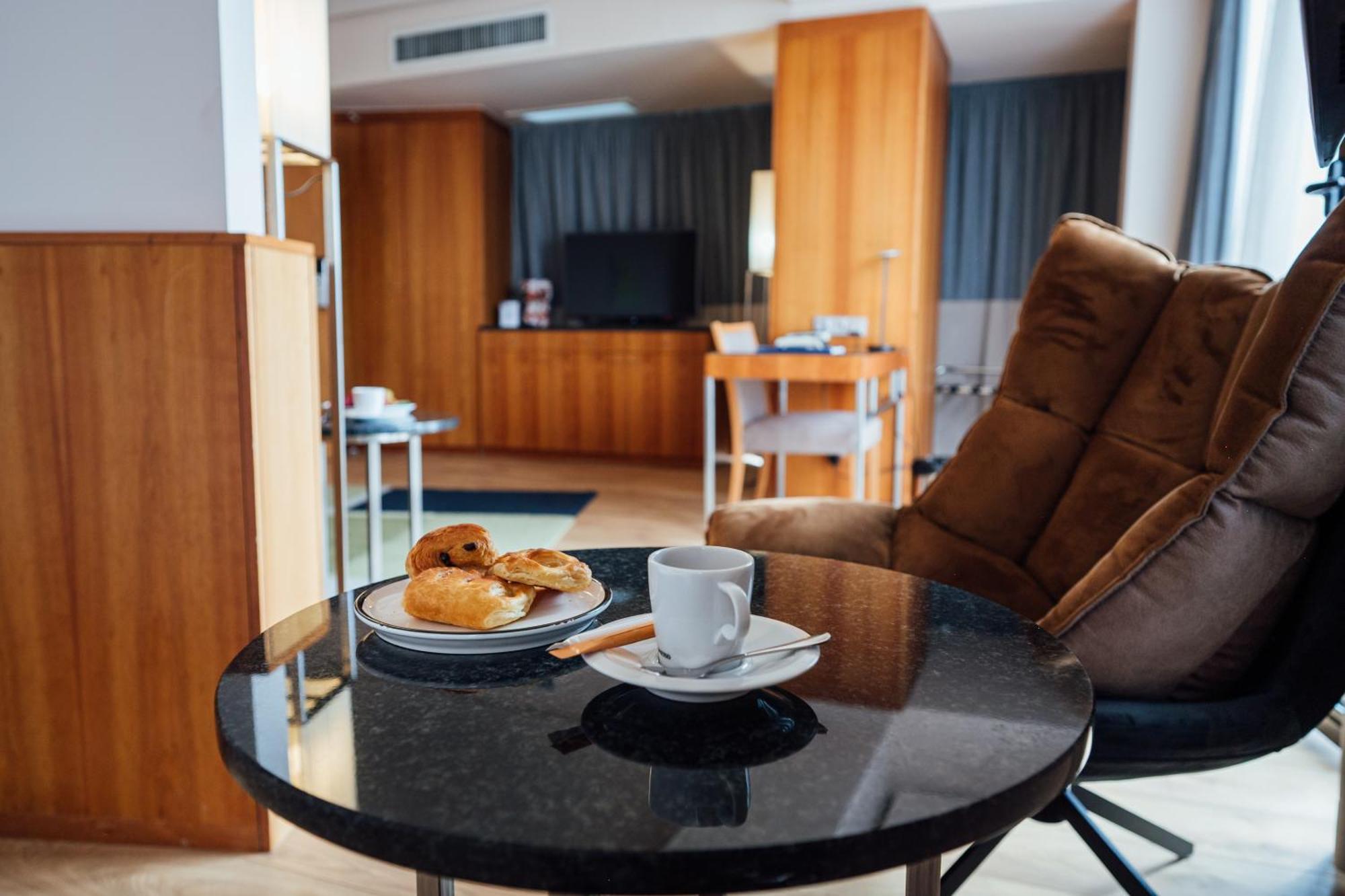 Peakture Hotel Бухарест Екстер'єр фото